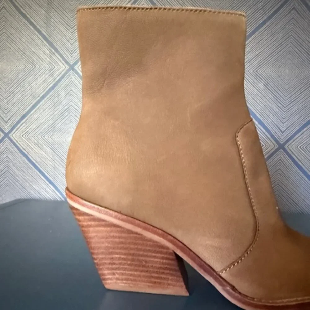 DOLCE VITA BROWN BOOTIES - Picture 2 of 4